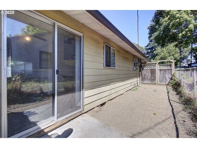 3713 L St, Vancouver, WA 98663