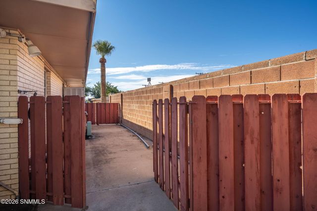 1011 Cedardale Drive, Las Cruces, NM 88005