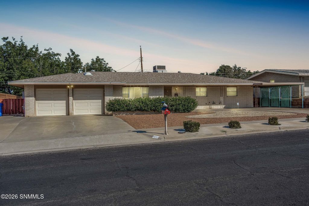 1011 Cedardale Drive, Las Cruces, NM 88005
