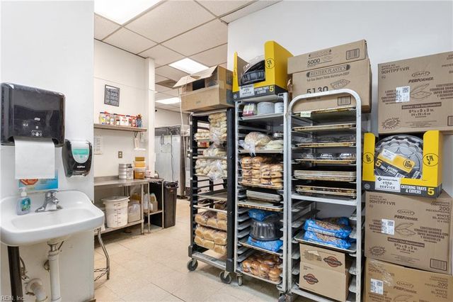 1215 George Washington Memorial HWY X, Yorktown, VA 23693