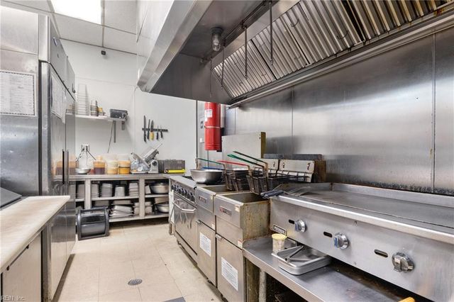 1215 George Washington Memorial HWY X, Yorktown, VA 23693