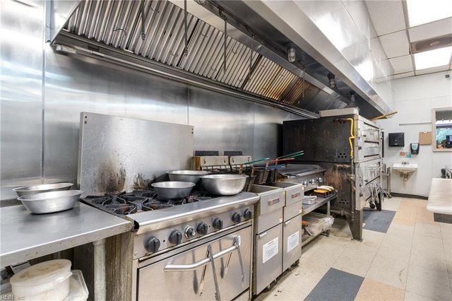 1215 George Washington Memorial HWY X, Yorktown, VA 23693