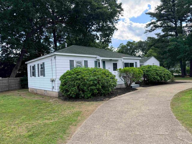 15 Woodbury Lane, Bedford, NH 03110
