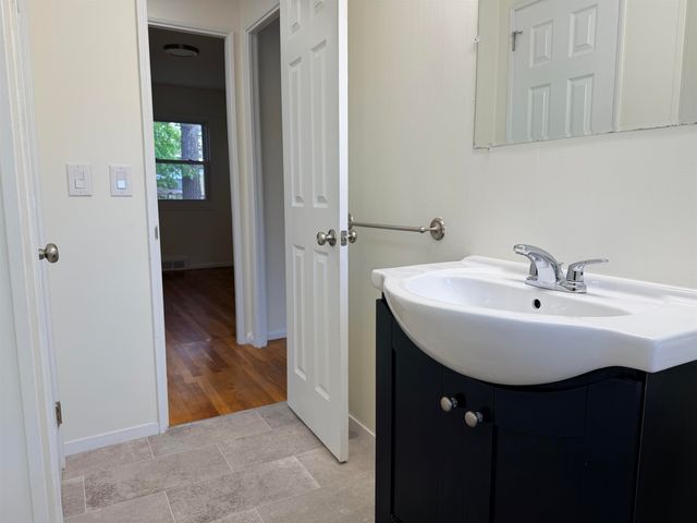 15 Woodbury Lane, Bedford, NH 03110