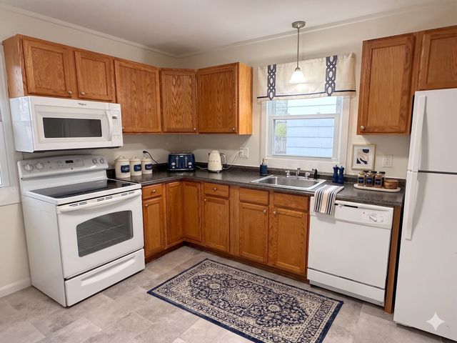 15 Woodbury Lane, Bedford, NH 03110