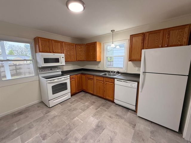 15 Woodbury Lane, Bedford, NH 03110