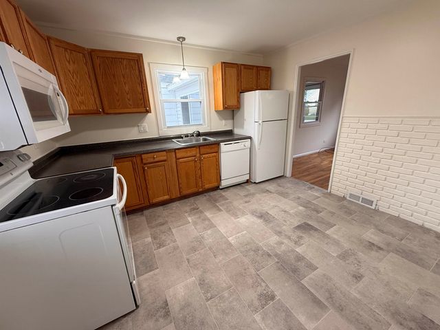 15 Woodbury Lane, Bedford, NH 03110