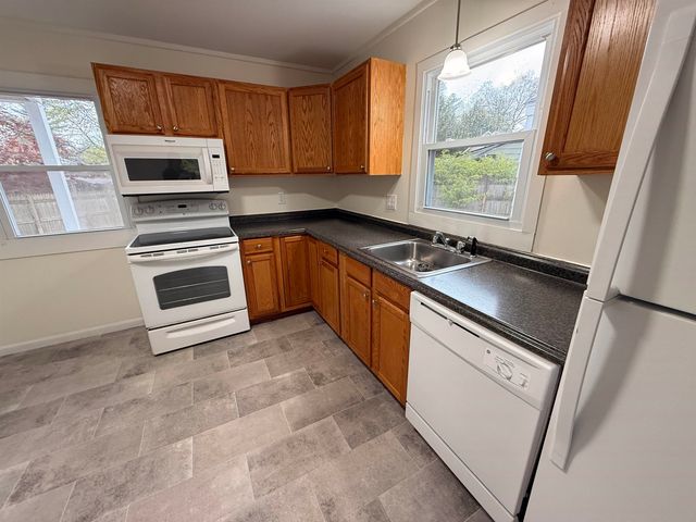 15 Woodbury Lane, Bedford, NH 03110