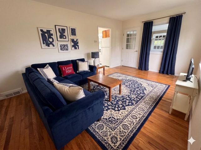 15 Woodbury Lane, Bedford, NH 03110