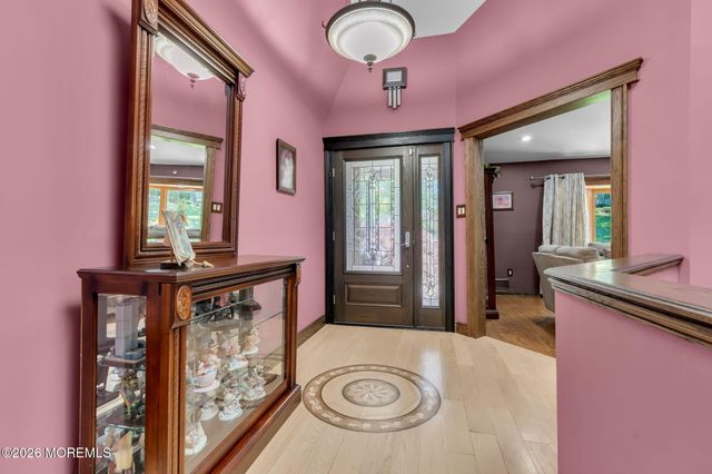 12 Briarhill Road, Holmdel, NJ 07733