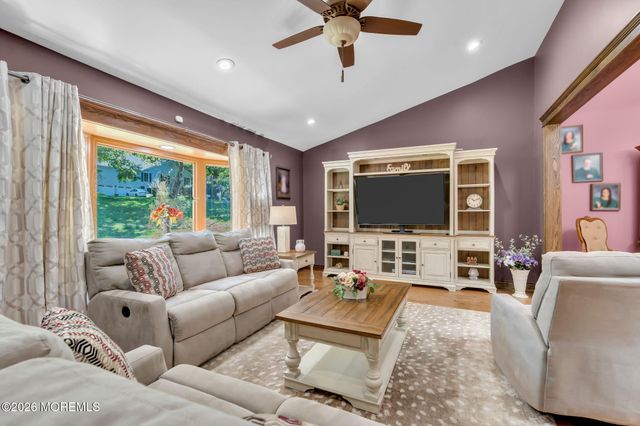 12 Briarhill Road, Holmdel, NJ 07733