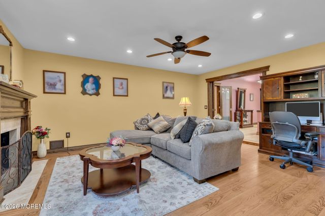 12 Briarhill Road, Holmdel, NJ 07733