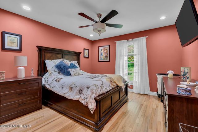 12 Briarhill Road, Holmdel, NJ 07733