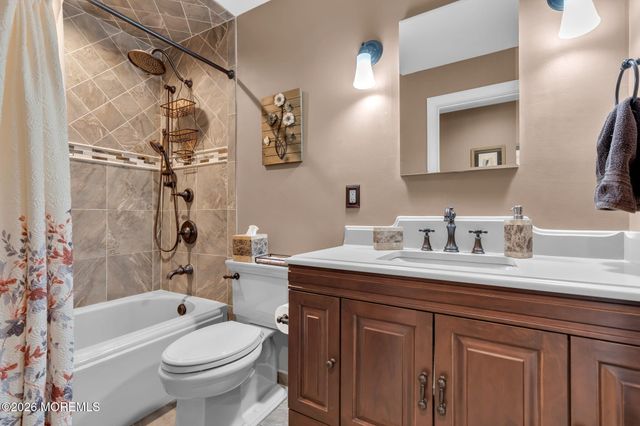 12 Briarhill Road, Holmdel, NJ 07733