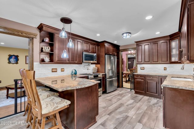 12 Briarhill Road, Holmdel, NJ 07733