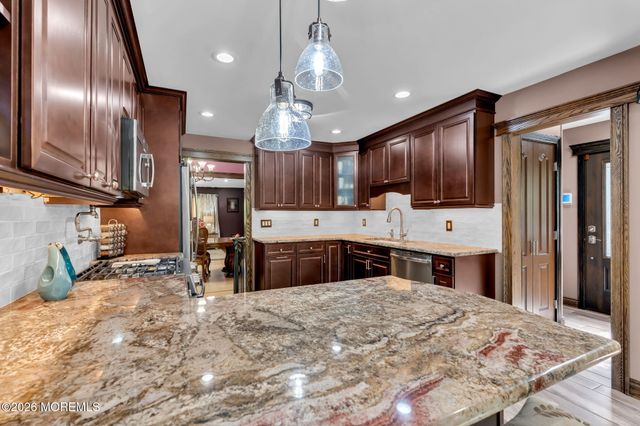 12 Briarhill Road, Holmdel, NJ 07733