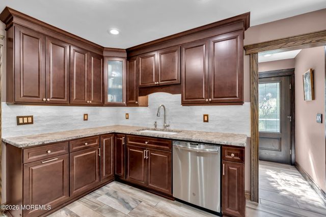 12 Briarhill Road, Holmdel, NJ 07733