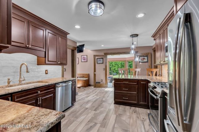 12 Briarhill Road, Holmdel, NJ 07733