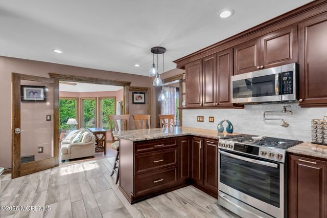 12 Briarhill Road, Holmdel, NJ 07733
