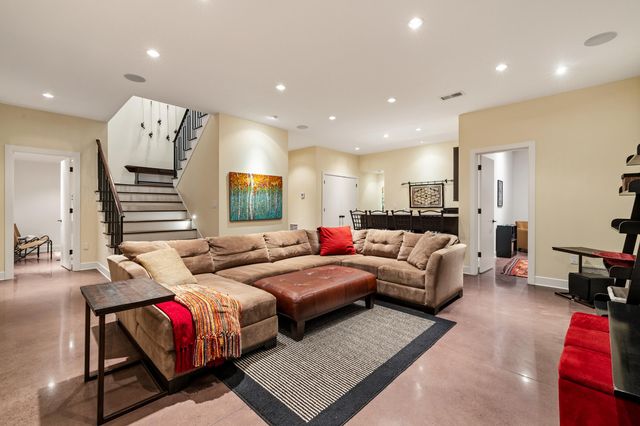 1897 Hart Road, Lexington, KY 40502