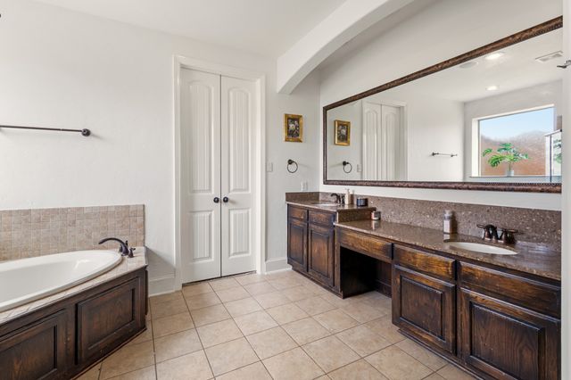 1818 Park Highland Way, Arlington, TX 76012