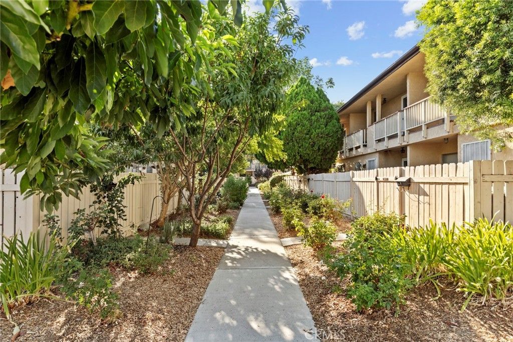 8031 Canby Ave 4, Reseda, CA 91335 — photo 2