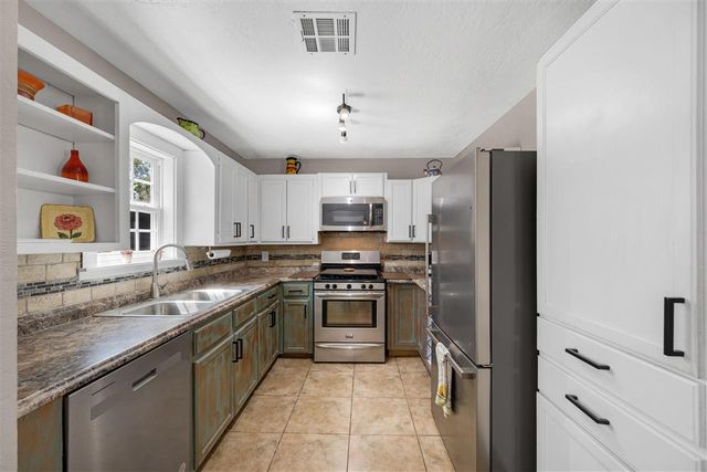 1714 NW Kinyon Ave, Lawton, OK 73507