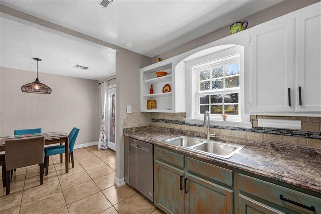 1714 NW Kinyon Ave, Lawton, OK 73507