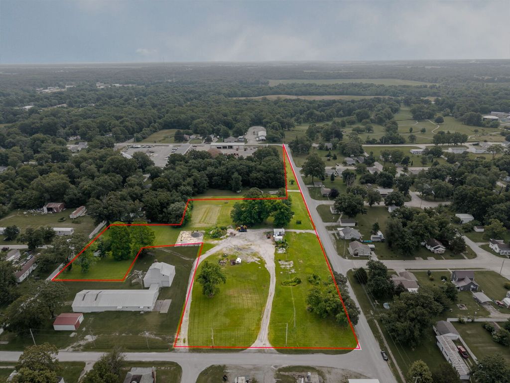 Image 1 of property listing at Lot 1 S Washington Street, Salem, IL 62881