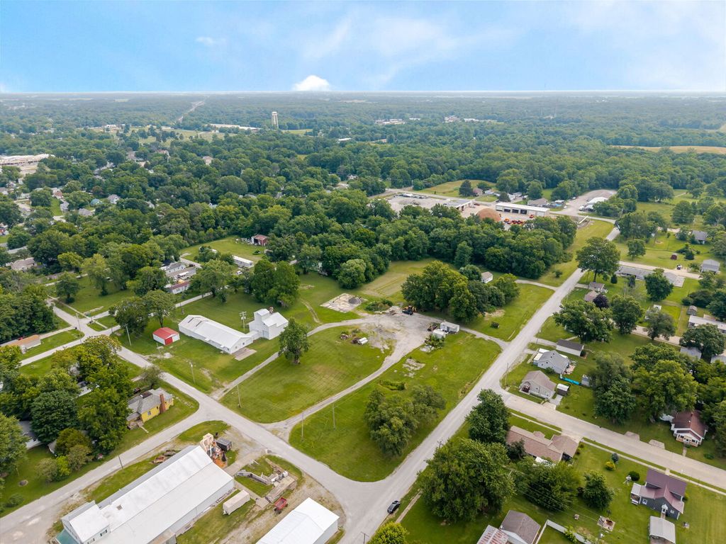 Image 2 of property listing at Lot 1 S Washington Street, Salem, IL 62881