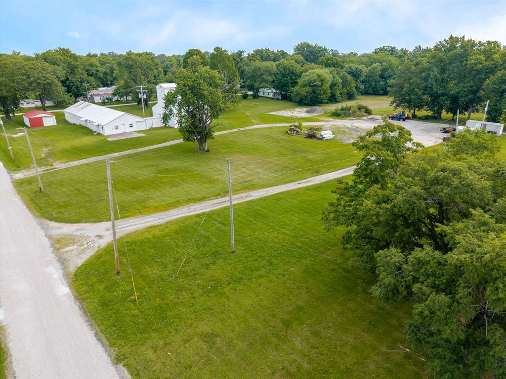 Image 3 of property listing at Lot 1 S Washington Street, Salem, IL 62881