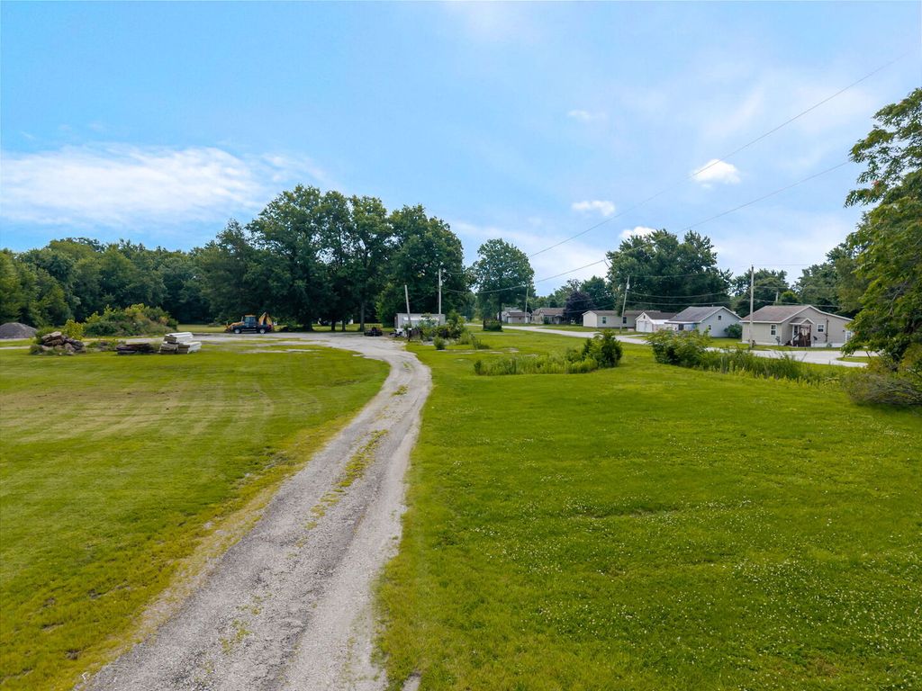 Image 4 of property listing at Lot 1 S Washington Street, Salem, IL 62881