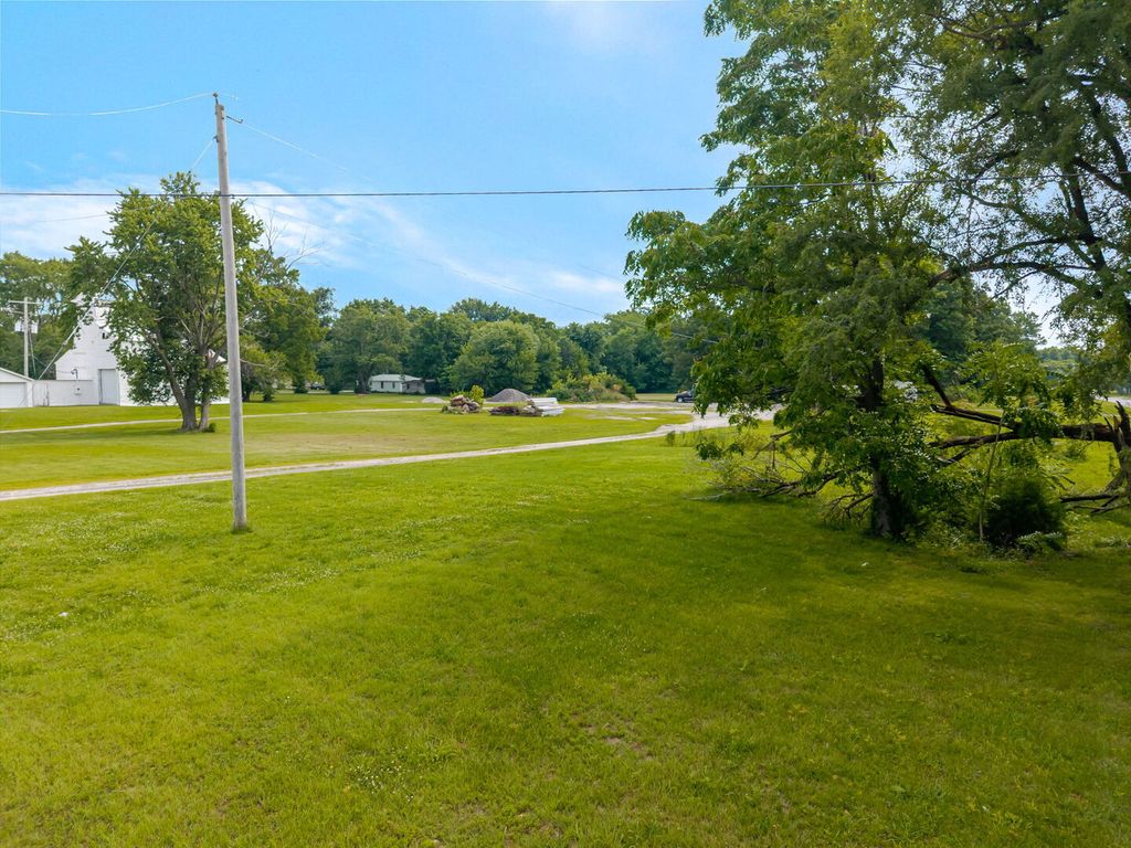 Image 5 of property listing at Lot 1 S Washington Street, Salem, IL 62881
