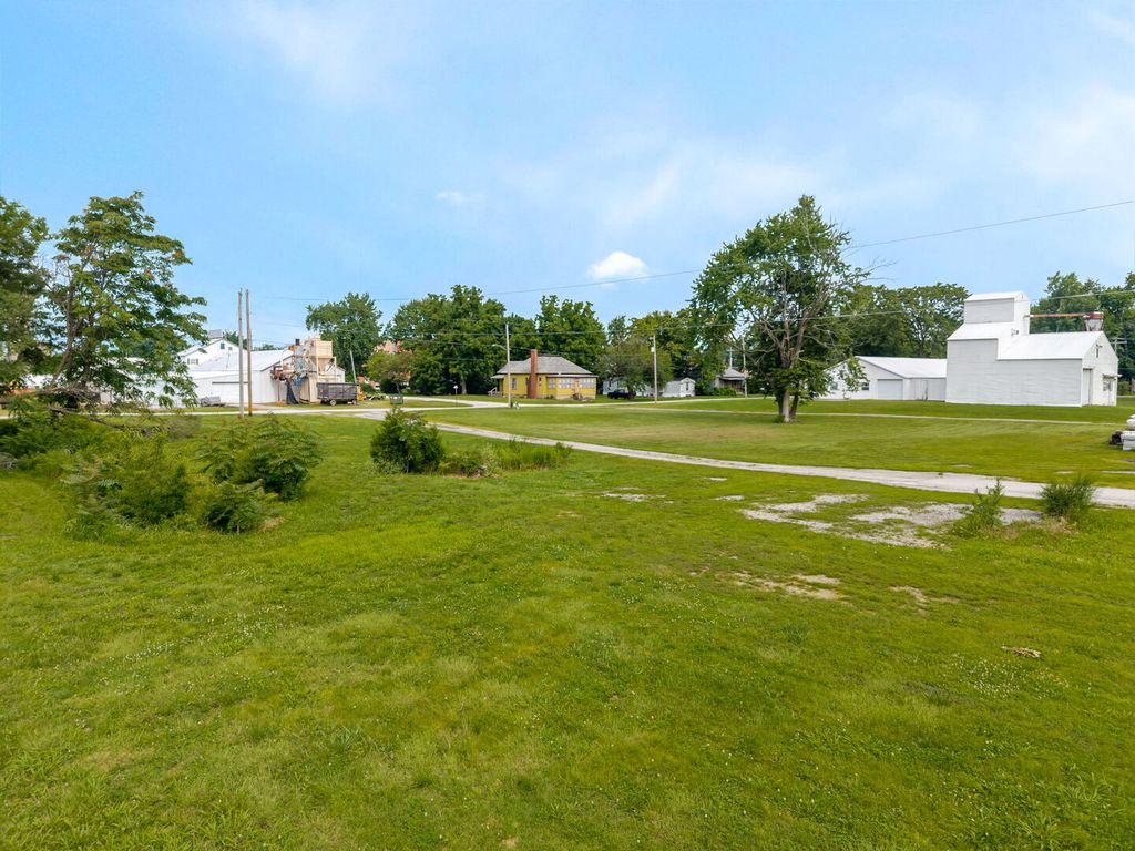 Image 6 of property listing at Lot 1 S Washington Street, Salem, IL 62881