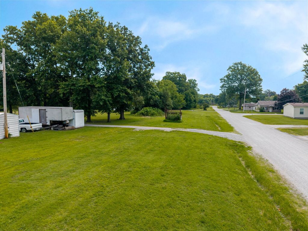 Image 7 of property listing at Lot 1 S Washington Street, Salem, IL 62881