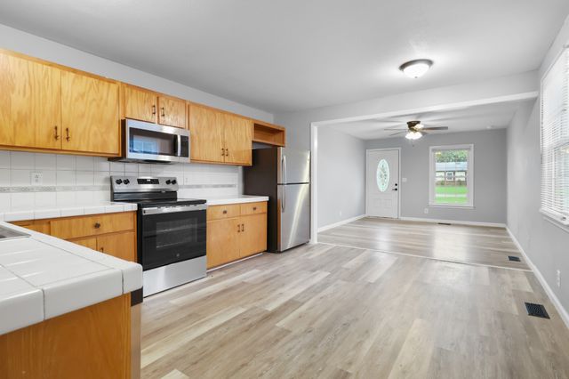2724 Ann Dr, Clarksville, TN 37040