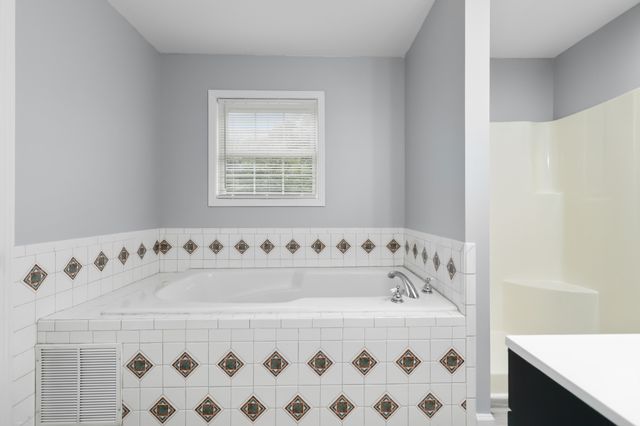 2724 Ann Dr, Clarksville, TN 37040