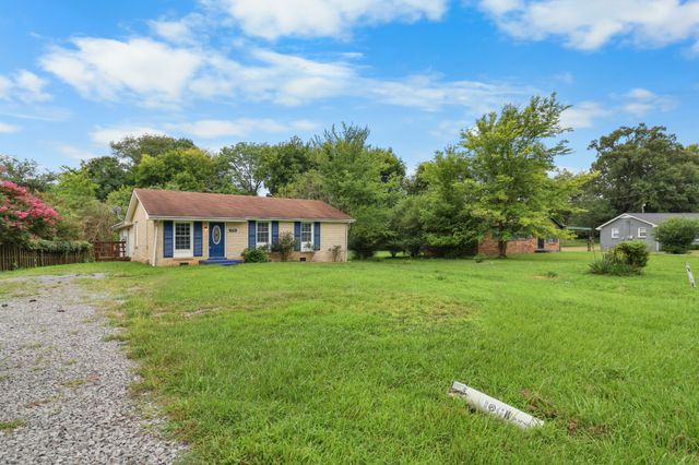 2724 Ann Dr, Clarksville, TN 37040