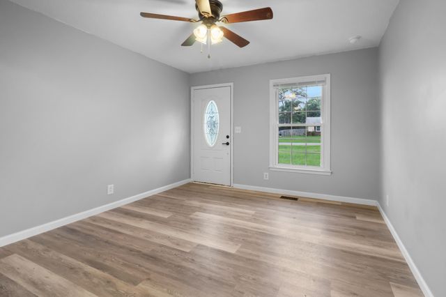 2724 Ann Dr, Clarksville, TN 37040
