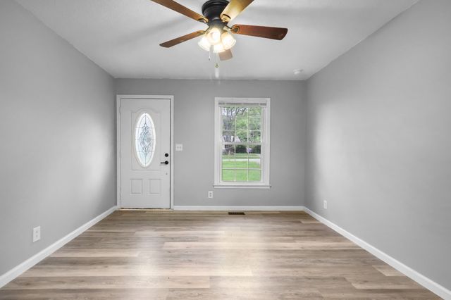 2724 Ann Dr, Clarksville, TN 37040