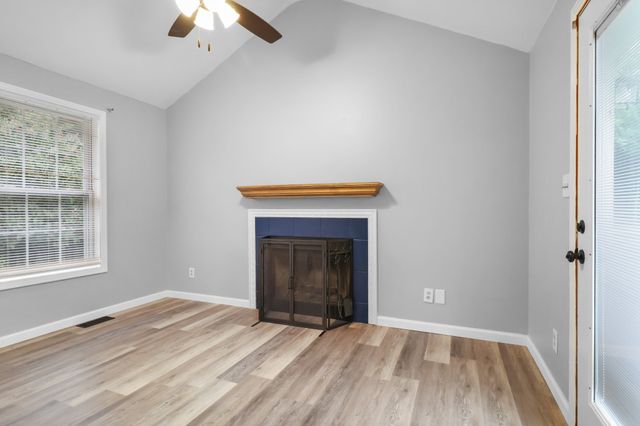 2724 Ann Dr, Clarksville, TN 37040