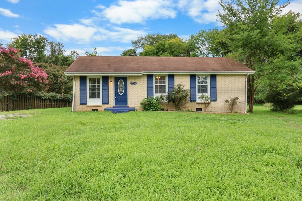 2724 Ann Dr, Clarksville, TN 37040