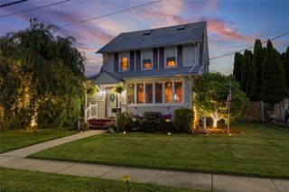 33 Roosevelt Avenue, Hicksville, NY 11801