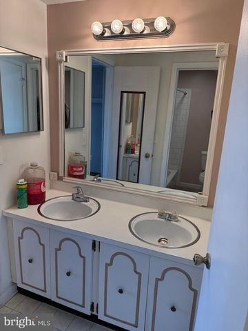 126 RICHLAND CIR, Sterling, VA 20164