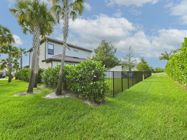 4814 CHANTILLY Road, Lake Worth, FL 33467