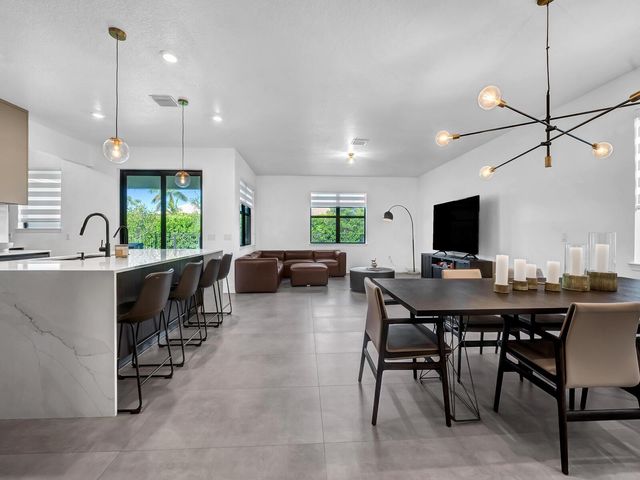 4814 CHANTILLY Road, Lake Worth, FL 33467