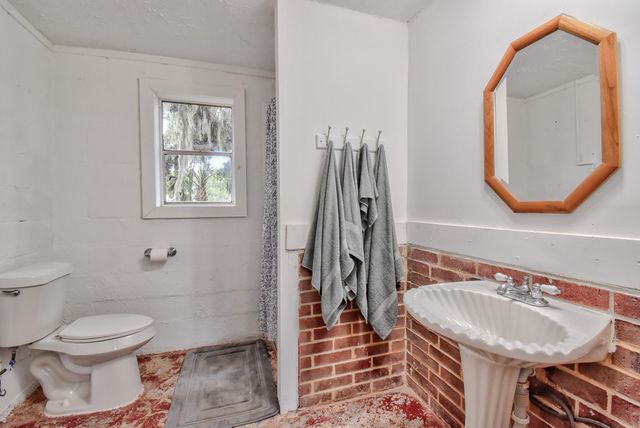 11 Plantation Drive, Damon, TX 77430