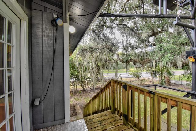 11 Plantation Drive, Damon, TX 77430