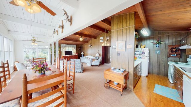 11 Plantation Drive, Damon, TX 77430