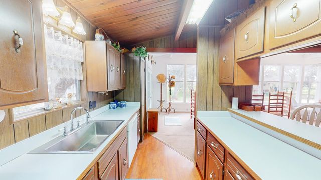 11 Plantation Drive, Damon, TX 77430